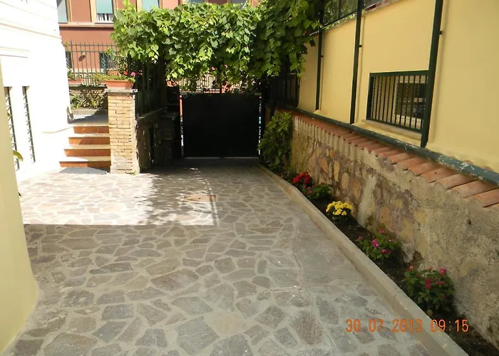 Casa Per Ferie Beato Rosaz 4* Rom